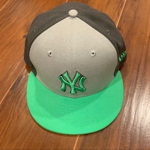 New York Yankees MLB fitted flag brim hat